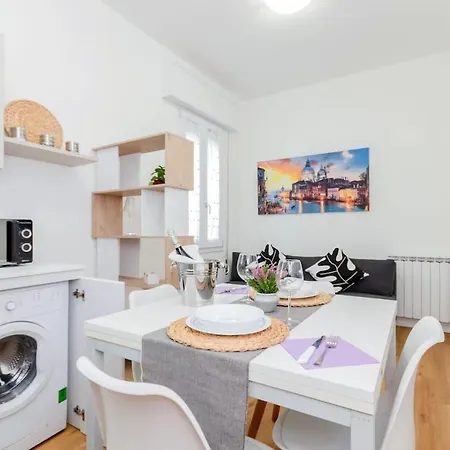 Lägenhet Guesthost - Casa Barbara A 15 Min Da Venezia Con Parcheggio *